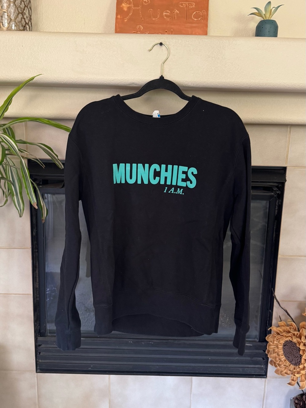 Made Gold Munchies 1 A.M. Black Graphic Crewneck Sweatshirt Women’s Size Sm
